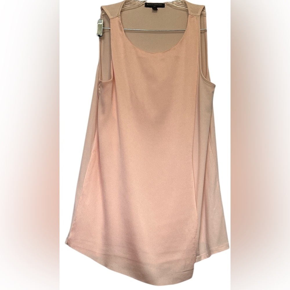 Banana Republic Elegant pale Pink Sleeveless blouse size small